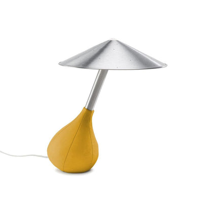 Pablo Designs Piccola, lampe de table avec une base en cuir, en aluminium, moutarde