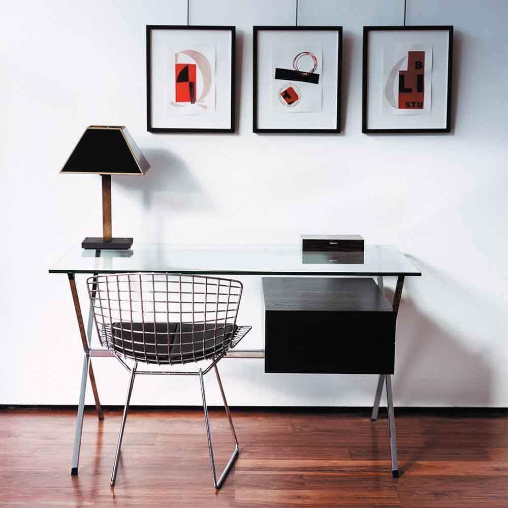 Inspirée de cette œuvre du design industriel de 1952, découvrez la chaise Bertoia chez Nüspace. Aérienne et dessinée dans l'espace, cette chaise offre un excellent confort et s'adapte à la forme de votre corps.