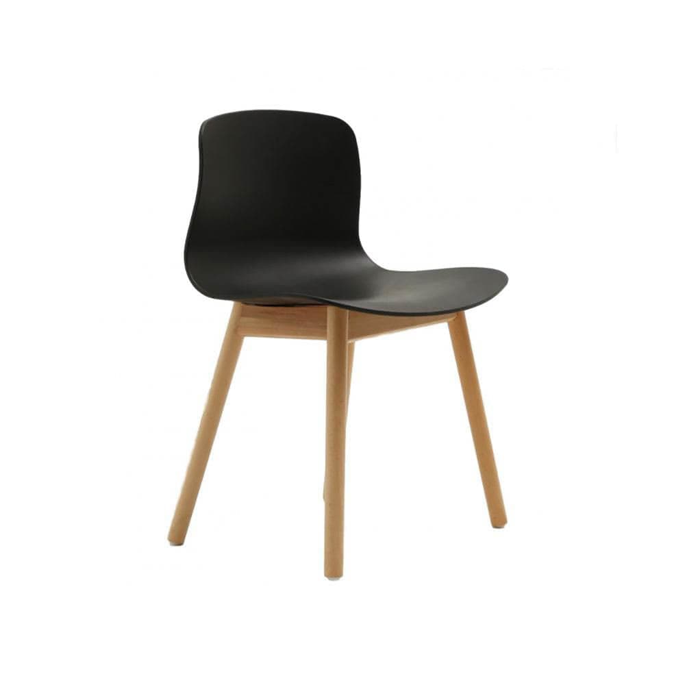 Reproduction About, chaise sans accoudoirs, en polypropylène et bois, noir