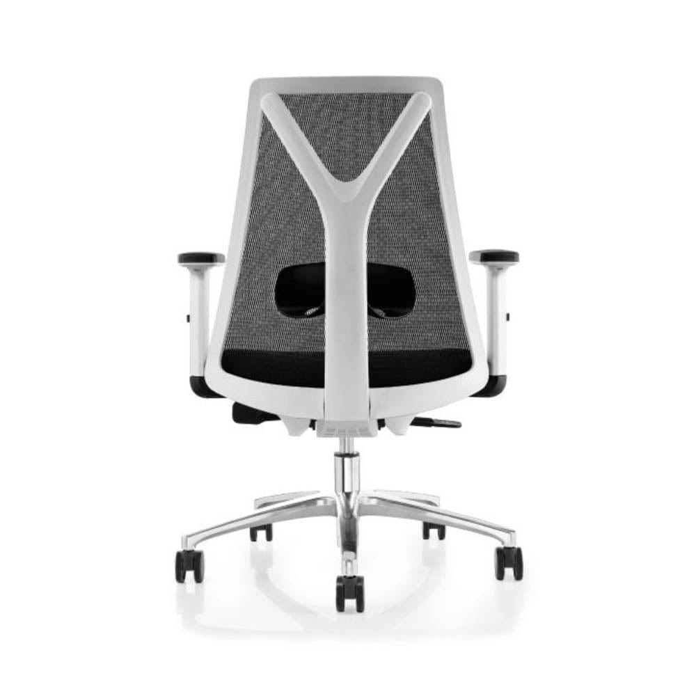 La chaise de bureau Y tient son nom de la structure arrière en forme de X. Comme sa consœur X, c’est une chaise moderne avec les options attendues : sur roulette, hauteur réglable et dossier inclinable