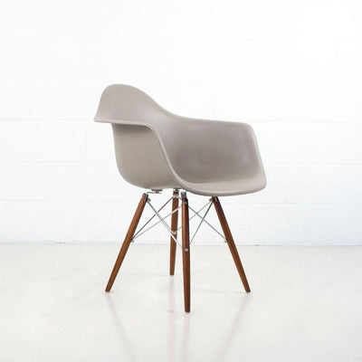 Reproduction Eiffel Daw, chaise à dîner, en polypropylène, bois et métal