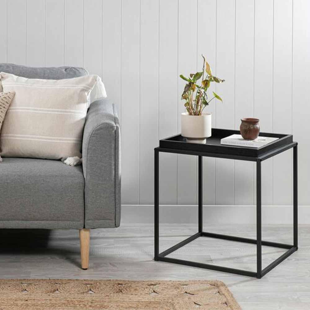 Tray, square side table in painted metal – Nüspace Mobilier (Canada)