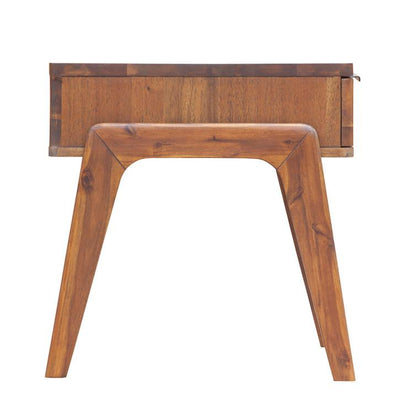 La table d'appoint Remix Nüspace : bois d'acacia et minimalisme Mid-Century. Polyvalente avec un tiroir discret, elle devient une table de chevet élégante aux tonalités chaleureuses.