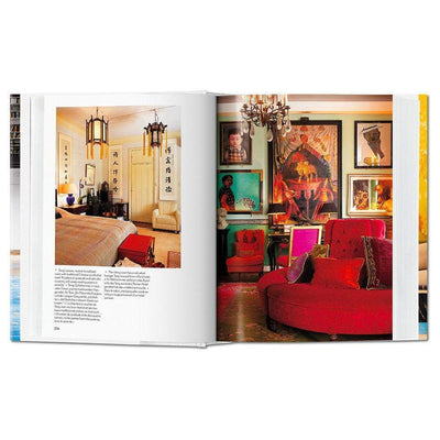 L'incontournable pour les amateurs de design : "100 Interiors Around The World" de Taschen. Explorez des demeures exceptionnelles de six continents, de Biarritz au Brésil, pour une inspiration infinie en architecture intérieure.