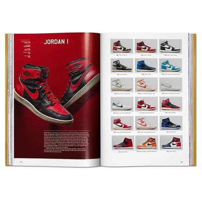Découvrez 'The Ultimate Sneaker Book' de Taschen. Plus de 650 pages célèbrent l'histoire et l'esthétique des sneakers. Des photos inédites, des anecdotes et une immersion totale dans la culture des baskets.