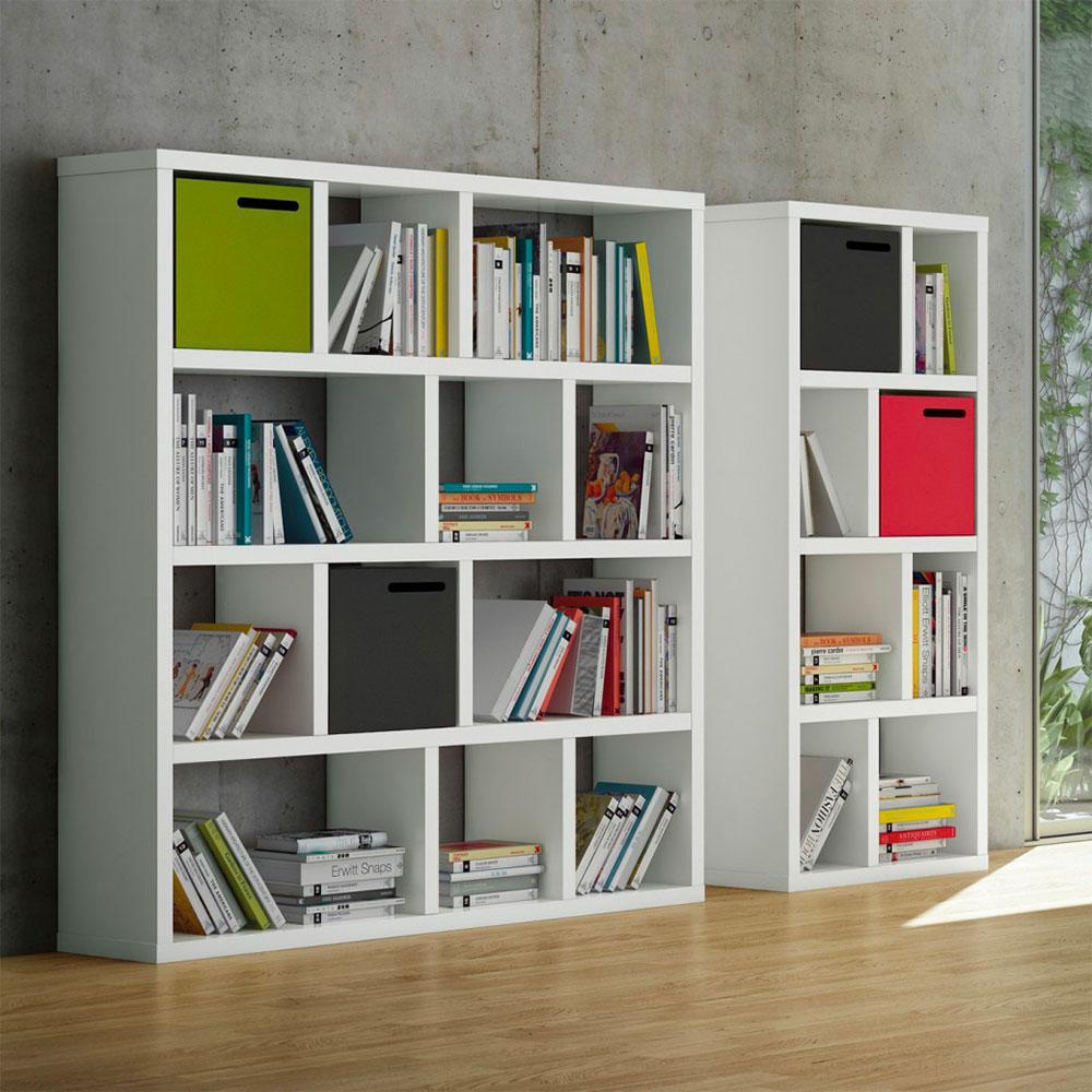 Le design géométrique de la bibliothèque Berlin 004 de Tema Home a été créé pour se fondre dans n'importe quel espace de vie ou bureau à domicile. Cette pièce polyvalente peut stocker bien plus que des livres.