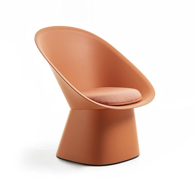 Sensu par TOOU Design, chaise lounge d'intérieur et d'extérieur, corail