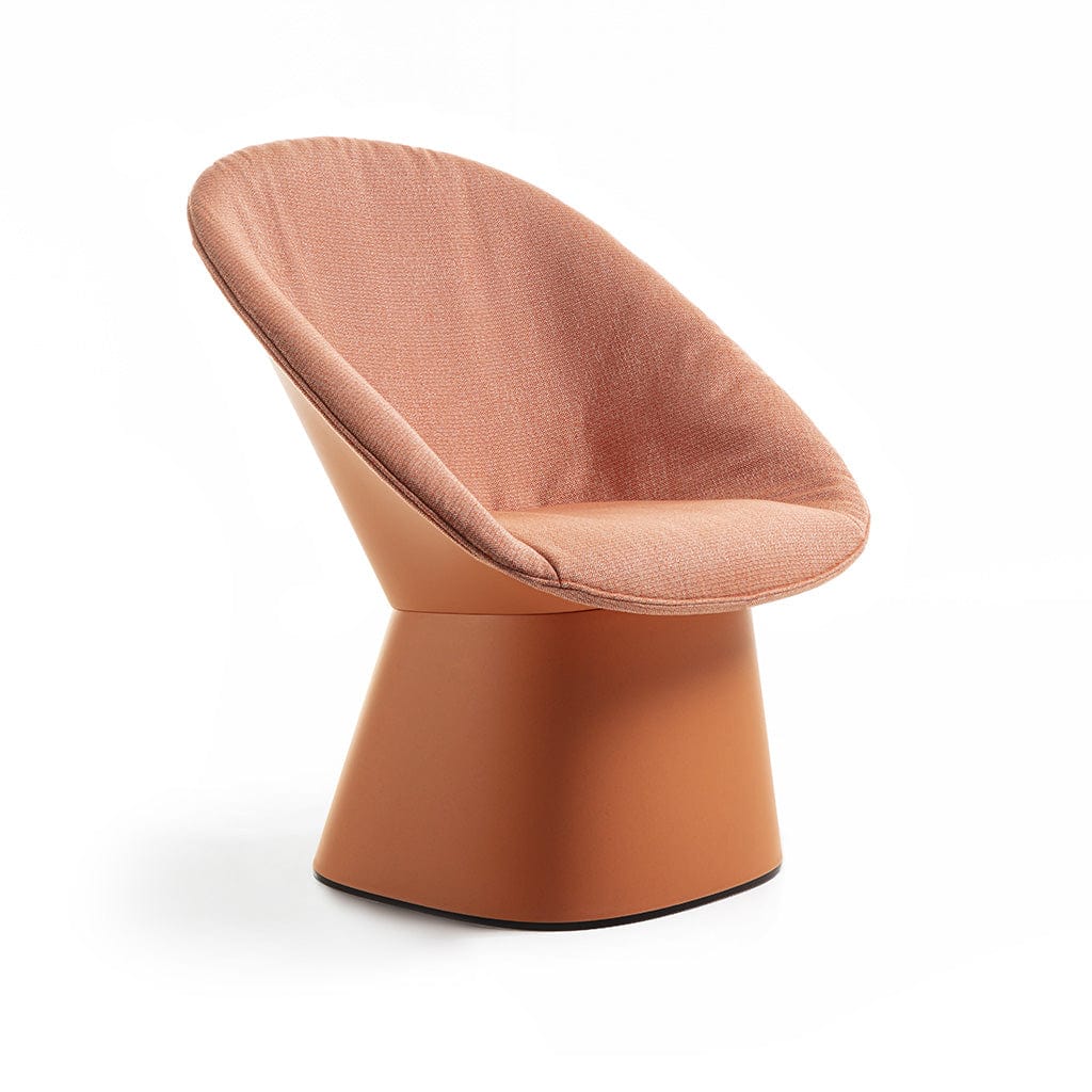 Sensu par TOOU Design, chaise lounge d'intérieur et d'extérieur, corail