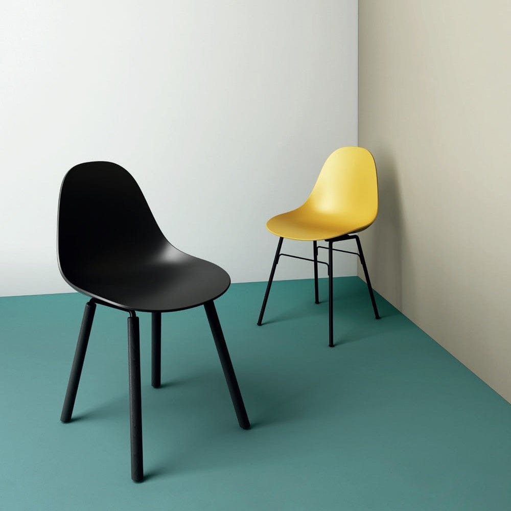 TA de TOOU Design est une chaise d'intérieur multifonctionnelle avec un design s'inspirant du style des années 50 mais avec une touche de contemporanéité absolue. La gamme de couleurs proposée reflète un goût contemporain.