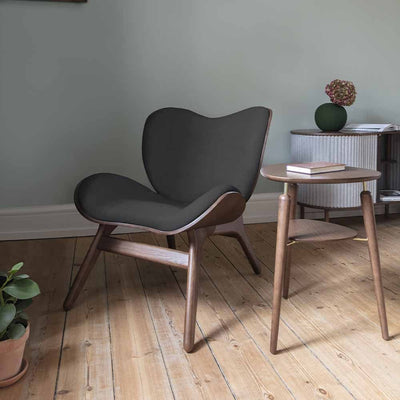 A Conversation Piece Low par Umage est idéal pour le salon, comme fauteuil d'angle ou comme élément d'un coin salon supplémentaire. Sa forme confortable permet également de l'utiliser dans la chambre à coucher.