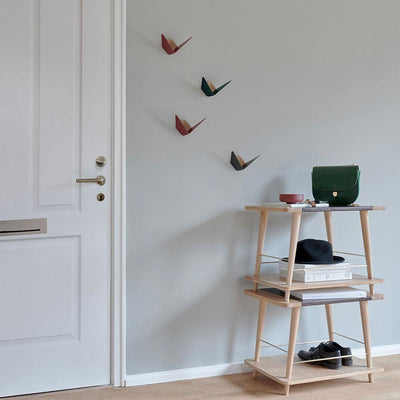 Butterflies d'Umage est une patère à usages multiples qui permet de garder vos petits objets exactement là où vous en avez besoin. Sa forme élégante et minimaliste attire l'attention à la maison, au bureau ou dans d'autres environnements intérieurs.