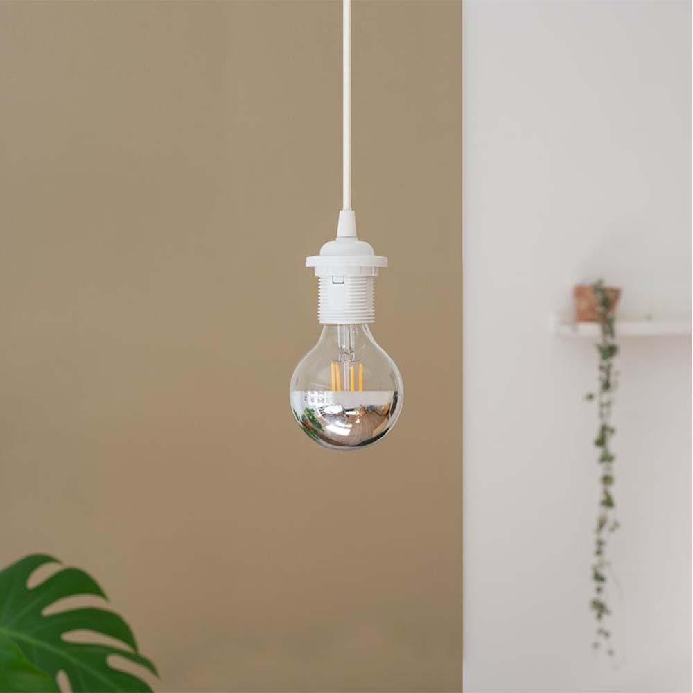 En mettant l'accent à la fois sur l'environnement et la qualité de la lumière, Umage a conçu l'ampoule Idea, une ampoule LED A++. Offrant un éclat chaleureux qui s'éclaire immédiatement lorsque la lumière est allumée