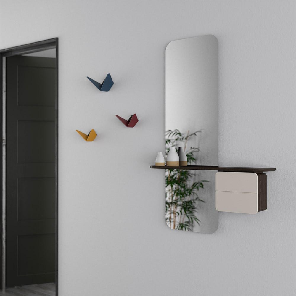 One More Look d'Umage est un miroir léger et aéré à l'allure scandinave minimaliste et doté de nombreuses fonctions supplémentaires pour répondre aux besoins quotidiens de la vie urbaine.