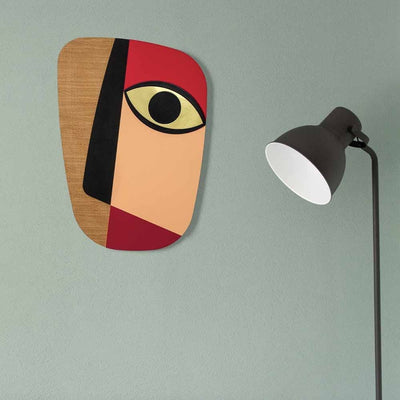 Les masques Abstrasso d'Umasqu, fusion cubiste en bois, captivent avec des contours audacieux et des couleurs vibrantes, créant des pièces uniques d'inspiration artistique.